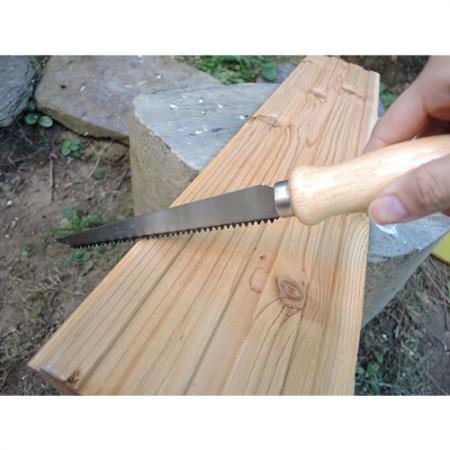 Sierra de yeso para cortar materiales de madera.