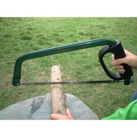 Soteck buesav bruges til at skære igennem grønt eller tørt træ.