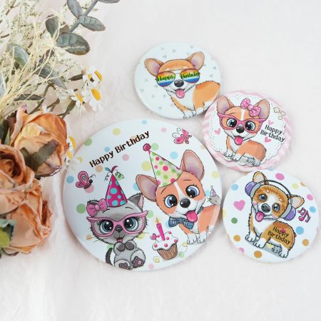 어른과 아이를 위한 생일 버튼 핀.