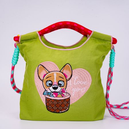 حقيبة كتف عادية.