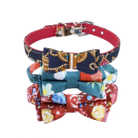 Coleira de gato com gravata borboleta em duas camadas.