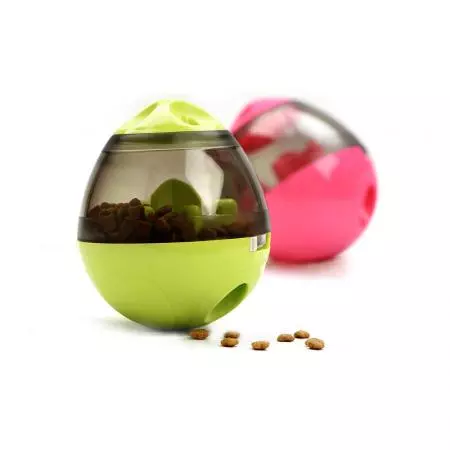 Мяч для медленного кормления домашних животных.