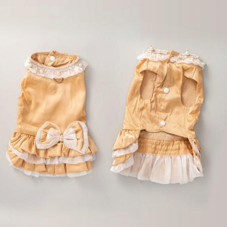 Gaun Pernikahan Kucing dengan Pita.