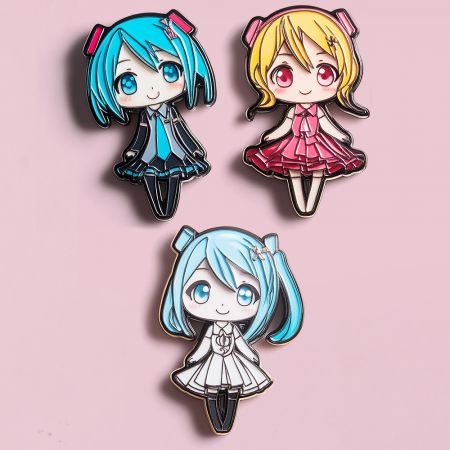 Pins de esmalte de anime personalizados.