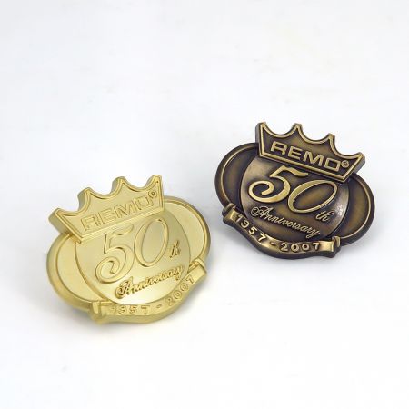 Individuelle Jubiläums-Gedenk-Pins.