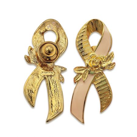 金属リボンピン。