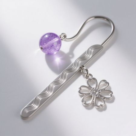 Lasergraviertes silbernes individuelles Lesezeichen.