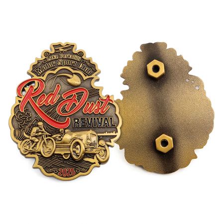 Insignias personalizadas para parrillas de automóviles.