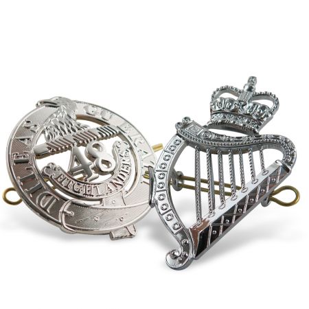 Insignias de solapa modeladas a medida.