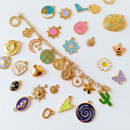 맞춤형 매력 팔찌.