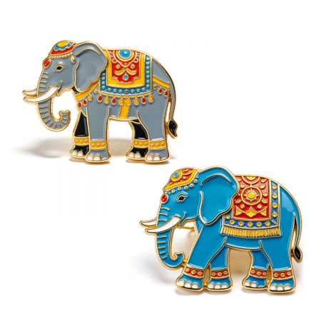 دبوس ياقة بتصميم الفيل المطبوعة.