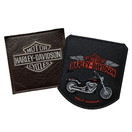 プレミアムレザー刺繍ロゴバッジ。