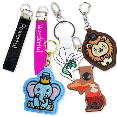 سلسلة مفاتيح جلدية مخصصة مع تطريز. - سلاسل مفاتيح جلدية مطرزة يدوياً مخصصة