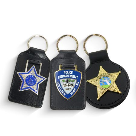 Benutzerdefinierter FOB-Schlüsselanhänger. - Personalisierter Premium-Leder-FOB-Schlüsselanhänger mit Druckknopfverschluss.