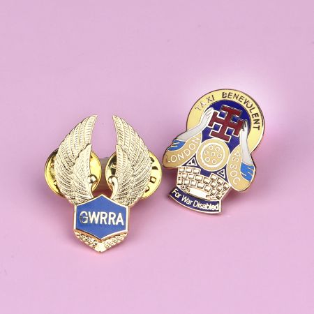 Cloisonne Insignia Pinnacula.