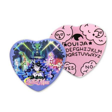 Индивидуальные значки в форме сердца.