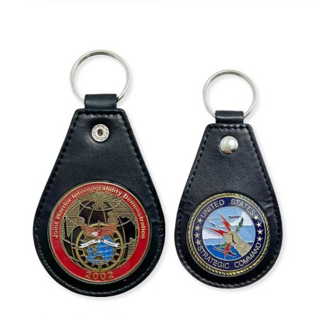 パーソナライズされたレザーコインキーホルダー。