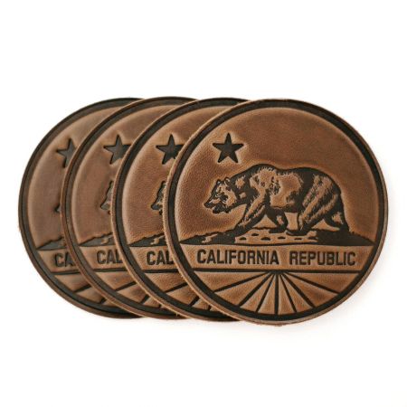 كوب جلدي مخصص مع شعار مطبوع.