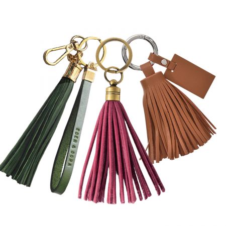 سلسلة مفاتيح جلدية مع خرز مخصص. - سلاسل مفاتيح من الجلد الصناعي مع خرز.