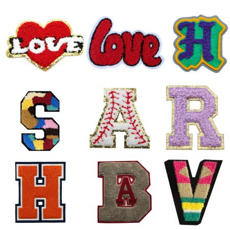 Miếng vá chữ chenille tùy chỉnh với mặt sau dán.