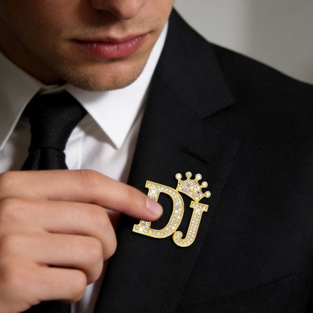 حد أدنى منخفض للطلب على دبابيس الأبجدية الشخصية.