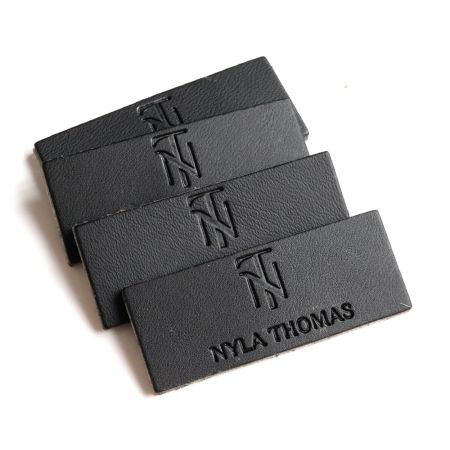 Étiquettes en cuir PU économiques.