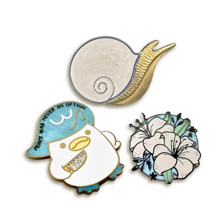 Хорошо продаваемый перламутровый эмалевый значок.