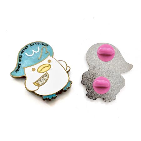 Значок с перламутровыми булавками высокого качества на заказ.