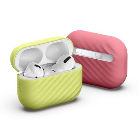 Cover in silicone personalizzata per Airpods con logo colorato.
