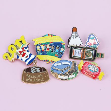 دبابيس تداول مخصصة مع دبابيس متدلية.