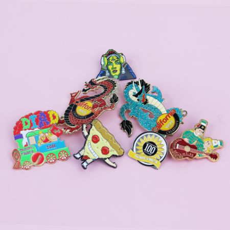 دبابيس تداول بألوان لامعة.