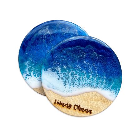 Posavasos de madera y resina hechos a mano.