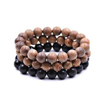 Vòng tay gỗ được tùy chỉnh.