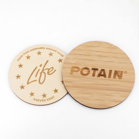 Miếng lót ly gỗ được tùy chỉnh.