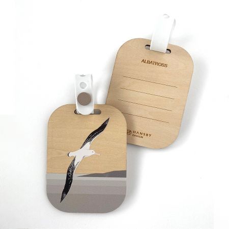 Thẻ hành lý gỗ tùy chỉnh.