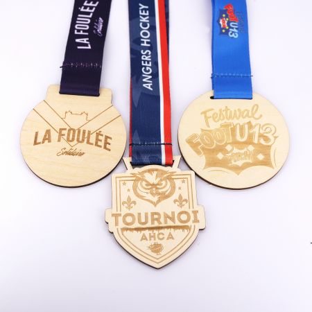 Medalha Personalizada com Madeira.