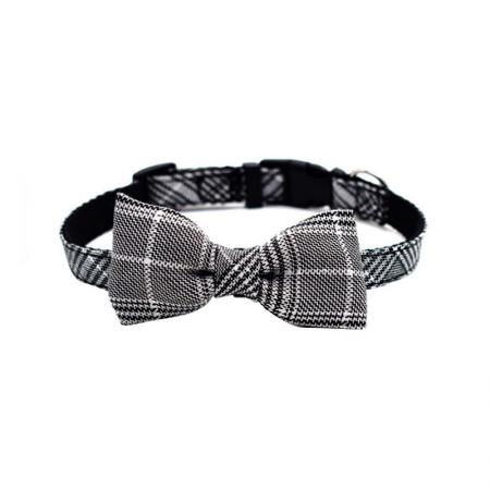 黒っぽい緑の犬用ボウタイカラー。