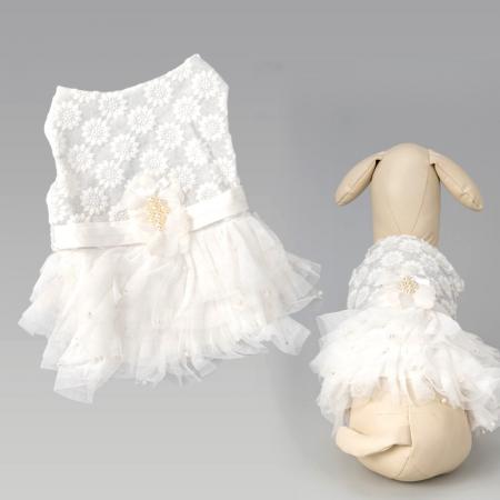 Gaun Putri Anjing Renda dengan Mutiara.