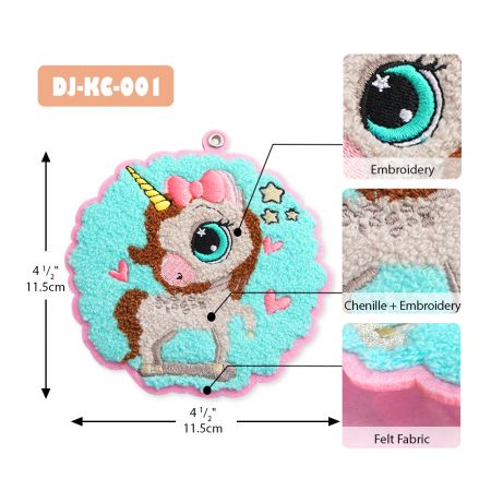 Porte-clés brodés prêts à expédier.