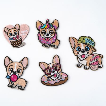 Magnetum Canum Embroideratum Frigidarium. - Creativa Magneta Frigidaria Corgi Embroiderata.