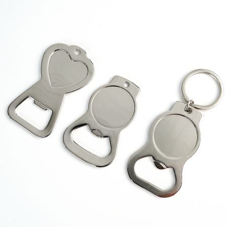 Porte-clés en métal avec logo personnalisé sur moule existant.