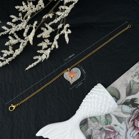 צמידי תליוני לב פרסומיים.