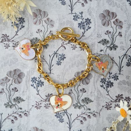 צמידי תגי לב במחיר נגיש.