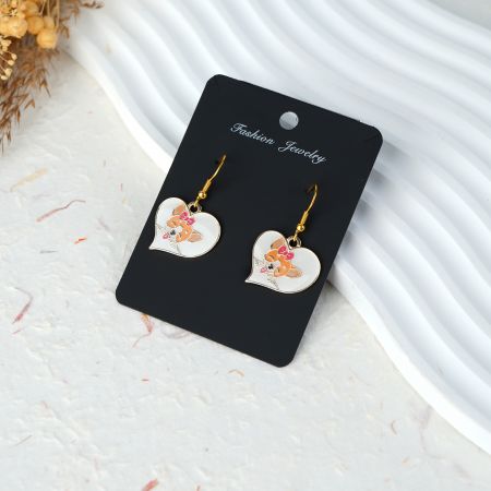 עגילי לבב זהב חסכוניים.