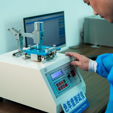 Teste de Solidez da Cor de Coleira para Animais de Estimação.