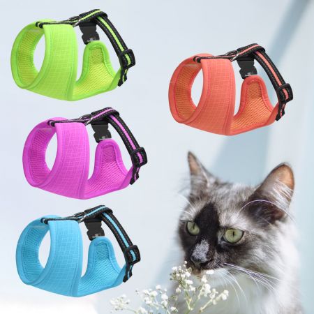 Мягкий сетчатый жилет для кошек.