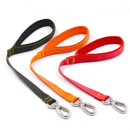 Dây dắt chó ngắn bán buôn với tay cầm đệm.