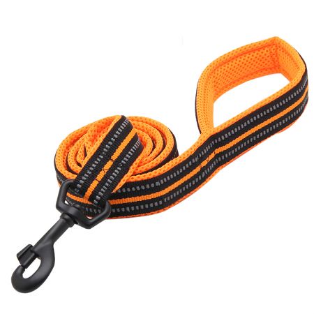 Dây xích chó phản quang bán buôn với tay cầm đệm.