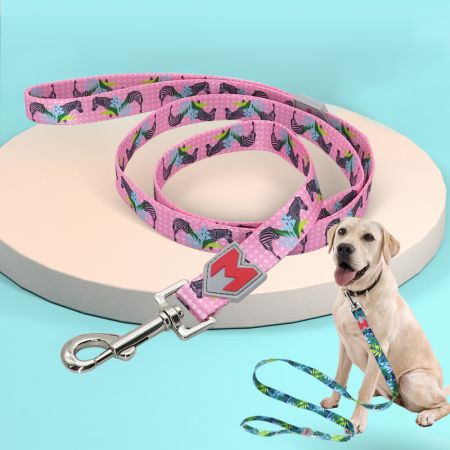 Guinzaglio per cani in nylon con motivo.