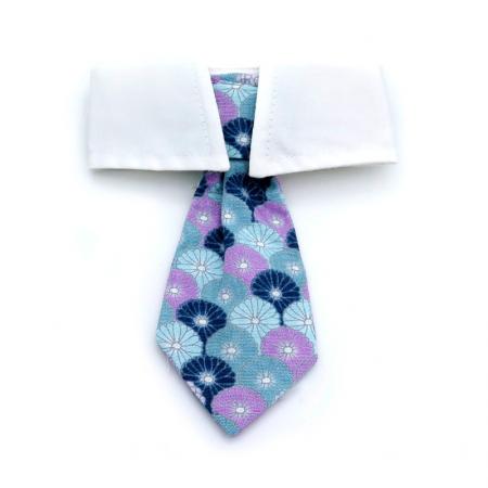 Регулируемый галстук для питомца с ошейником.